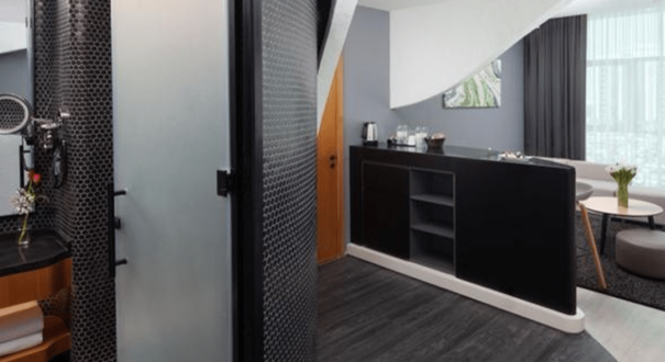 سوئیت Sky Garden با فضای نشیمن و اتاق خواب مجزا، طراحی لوکس و منظره شهر در هتل Al Khoory Sky Garden دبی