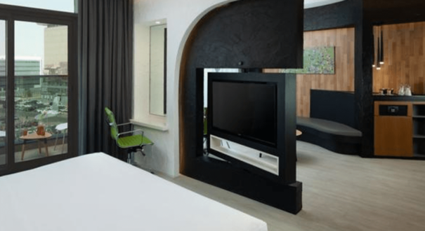 اتاق Sky Premium با تخت دبل، وان حمام و فضای نشیمن شیک در هتل Al Khoory Sky Garden دبی