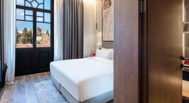 هتل رادیسون رد (Radisson RED) تفلیس